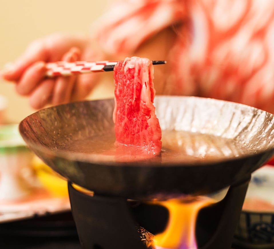 Image:A villa resort of beautiful hot springs and gourmet cuisine